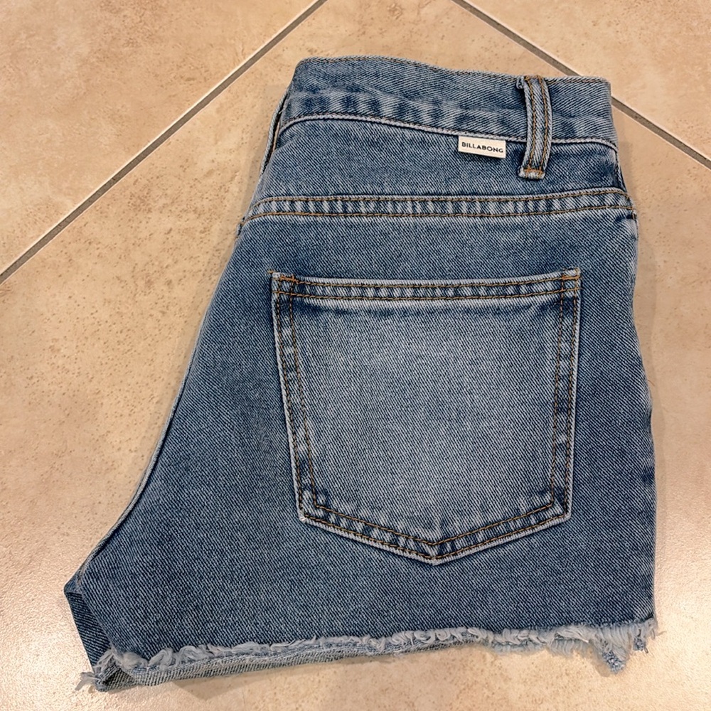 Brand๐๐๐ฅ๐ BILLABONG denim shorts - Picture 4 of 11